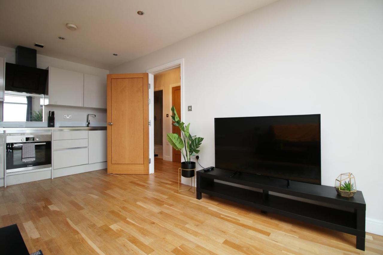 The View - Long Stay Offer - Modern Central Apartment And Parking By Cto Serviced Apartments Cardiff Exterior foto